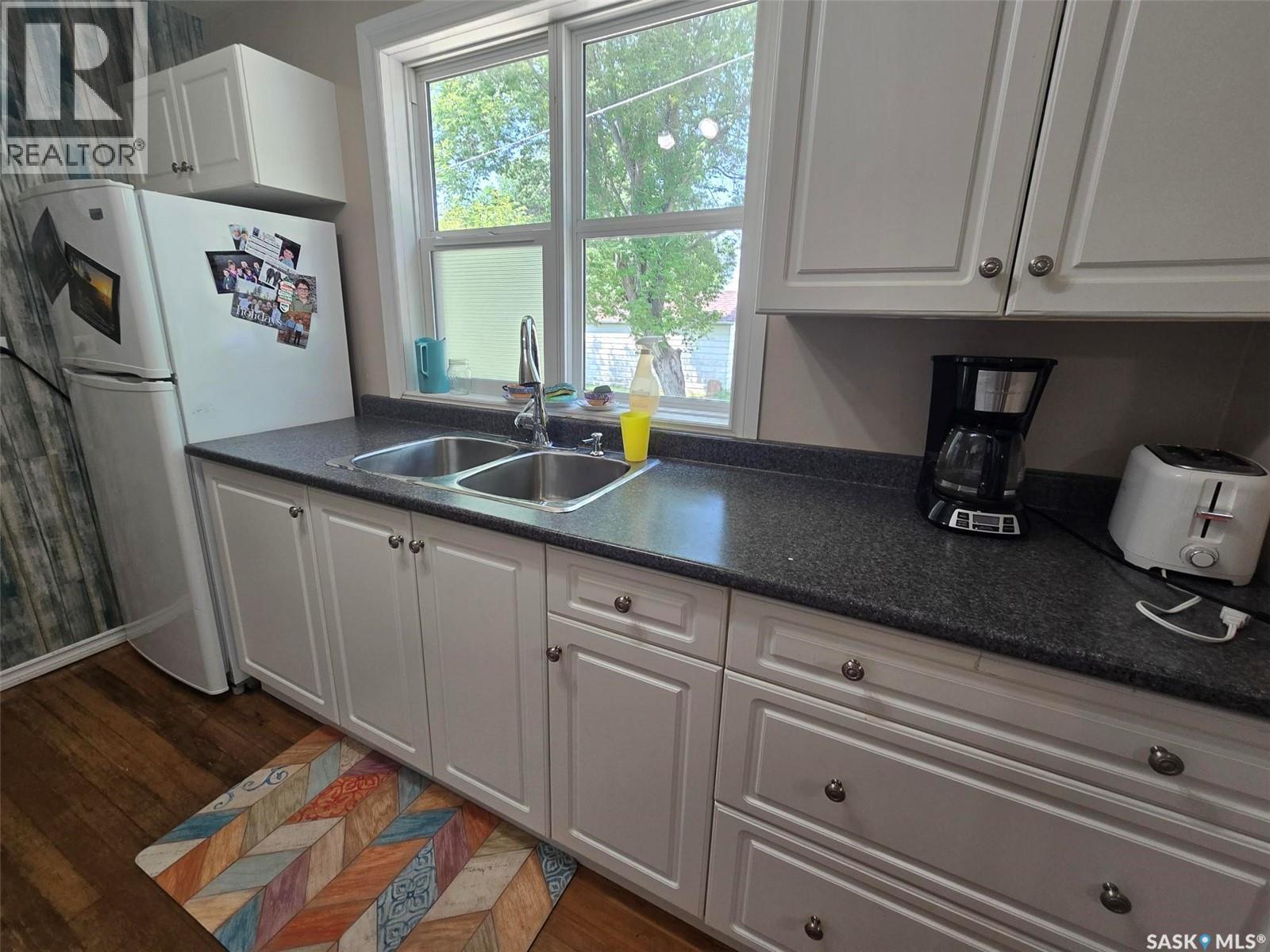 910 Pacific Street, Grenfell, SK - Indoor Photo Showing Kitchen With Double Sink