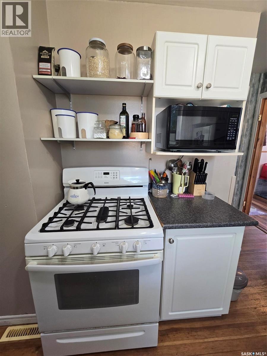 910 Pacific Street, Grenfell, SK - Indoor Photo Showing Kitchen