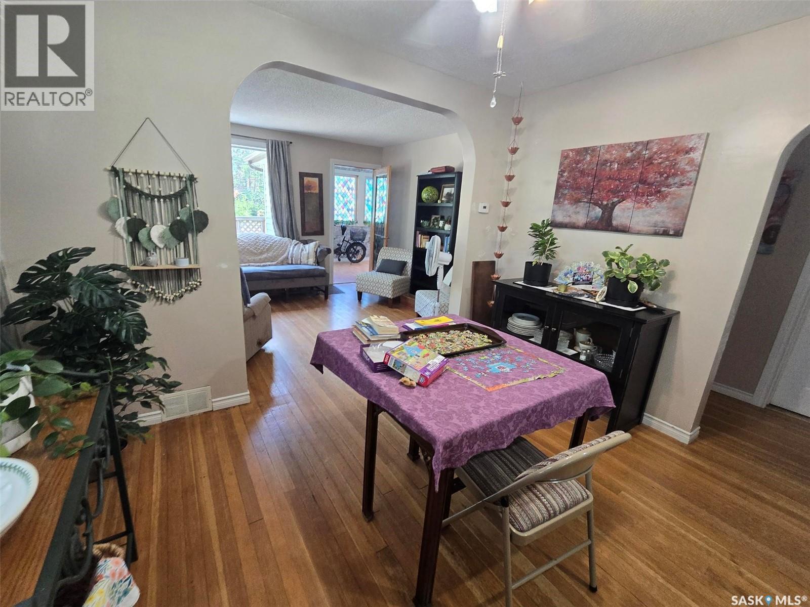 910 Pacific Street, Grenfell, SK - Indoor