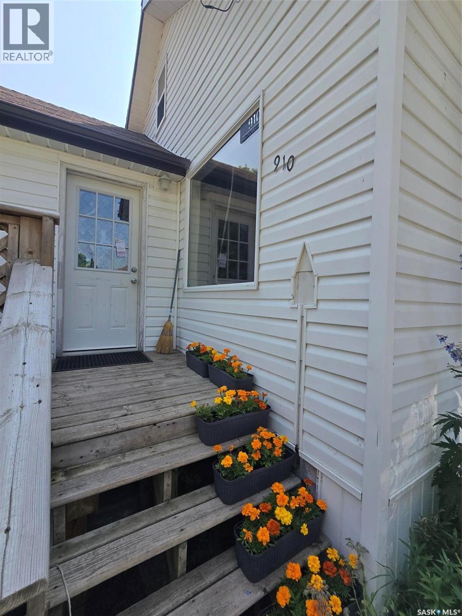 910 Pacific Street, Grenfell, SK - Outdoor With Exterior