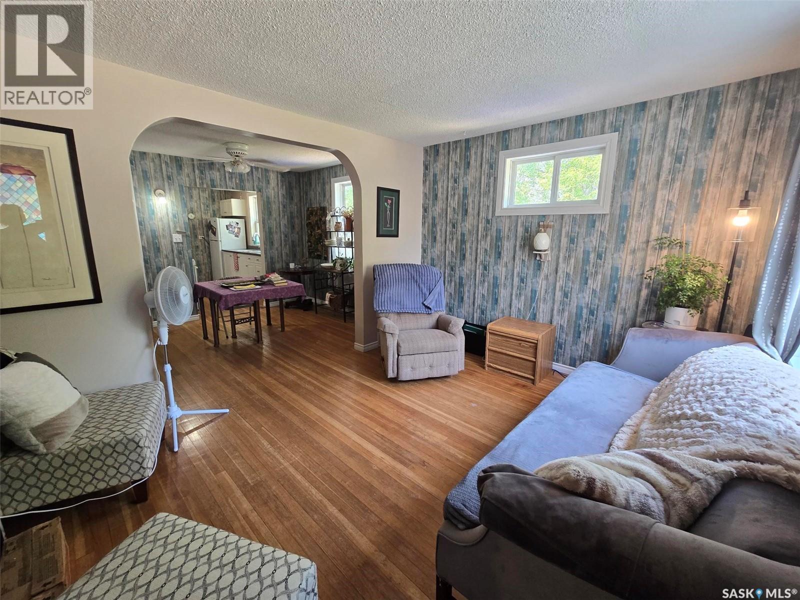 910 Pacific Street, Grenfell, SK - Indoor