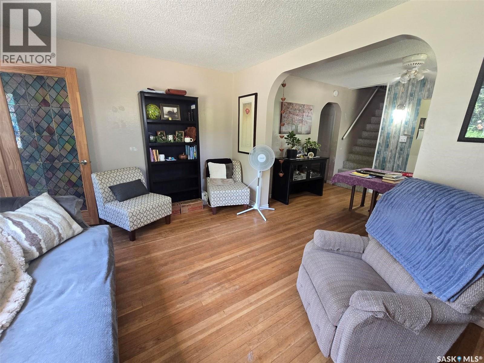 910 Pacific Street, Grenfell, SK - Indoor Photo Showing Living Room