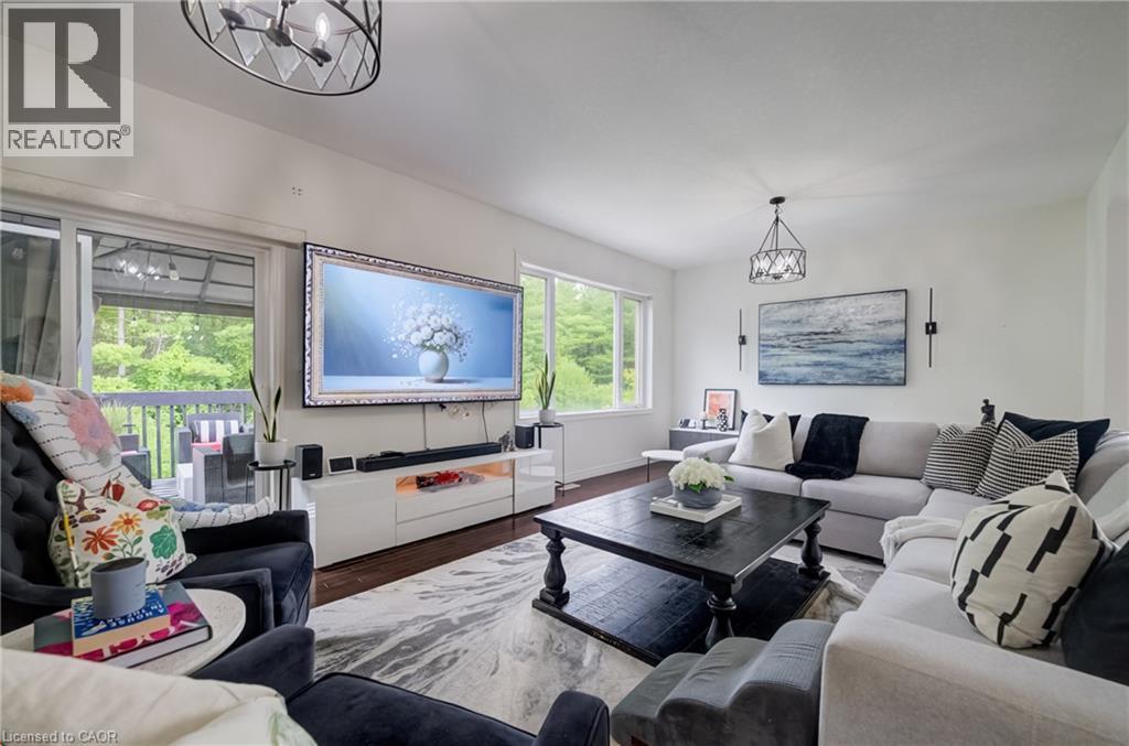 58 Marshall Drive, Guelph, ON - Indoor Photo Showing Living Room
