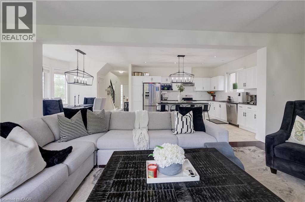 58 Marshall Drive, Guelph, ON - Indoor Photo Showing Living Room