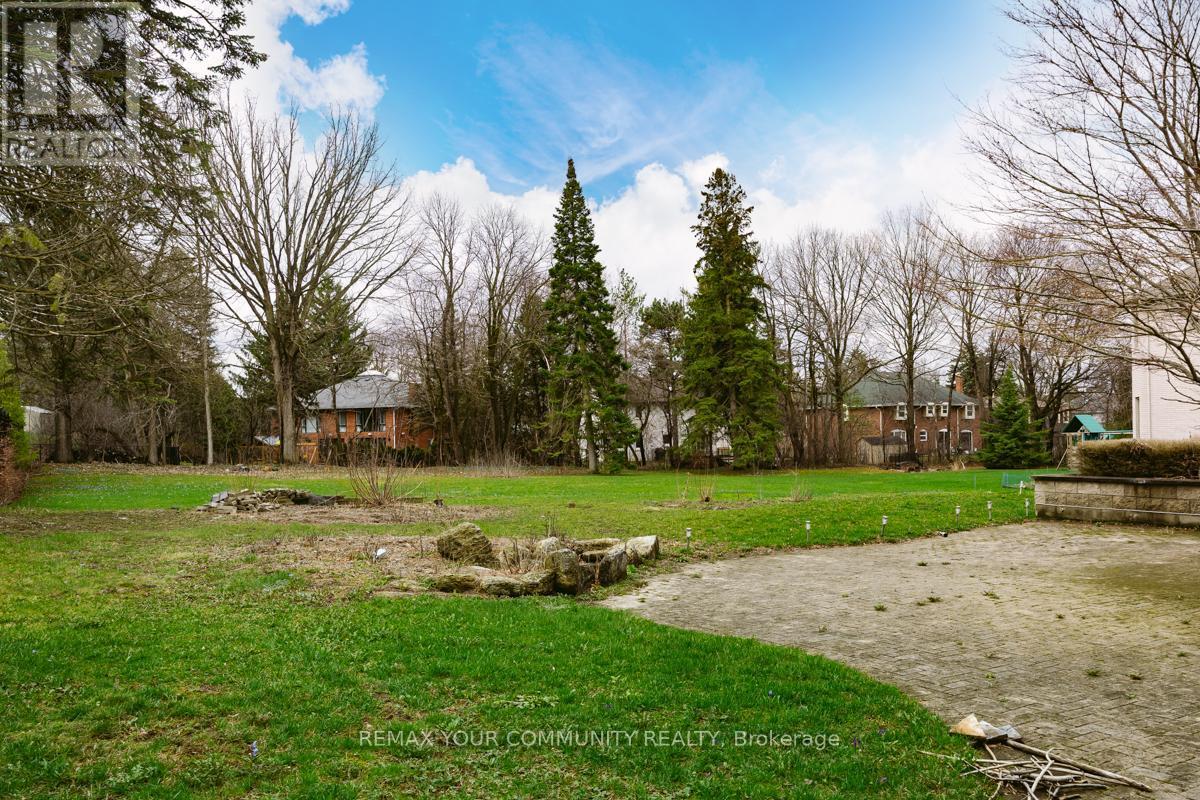 Lower - 27 Denham Drive, Richmond Hill, ON - Outdoor