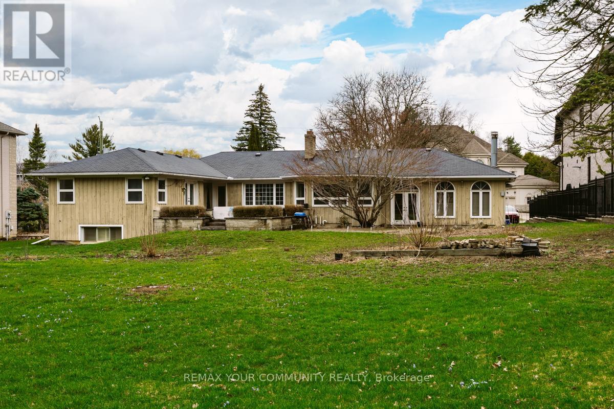 Lower - 27 Denham Drive, Richmond Hill, ON - Outdoor