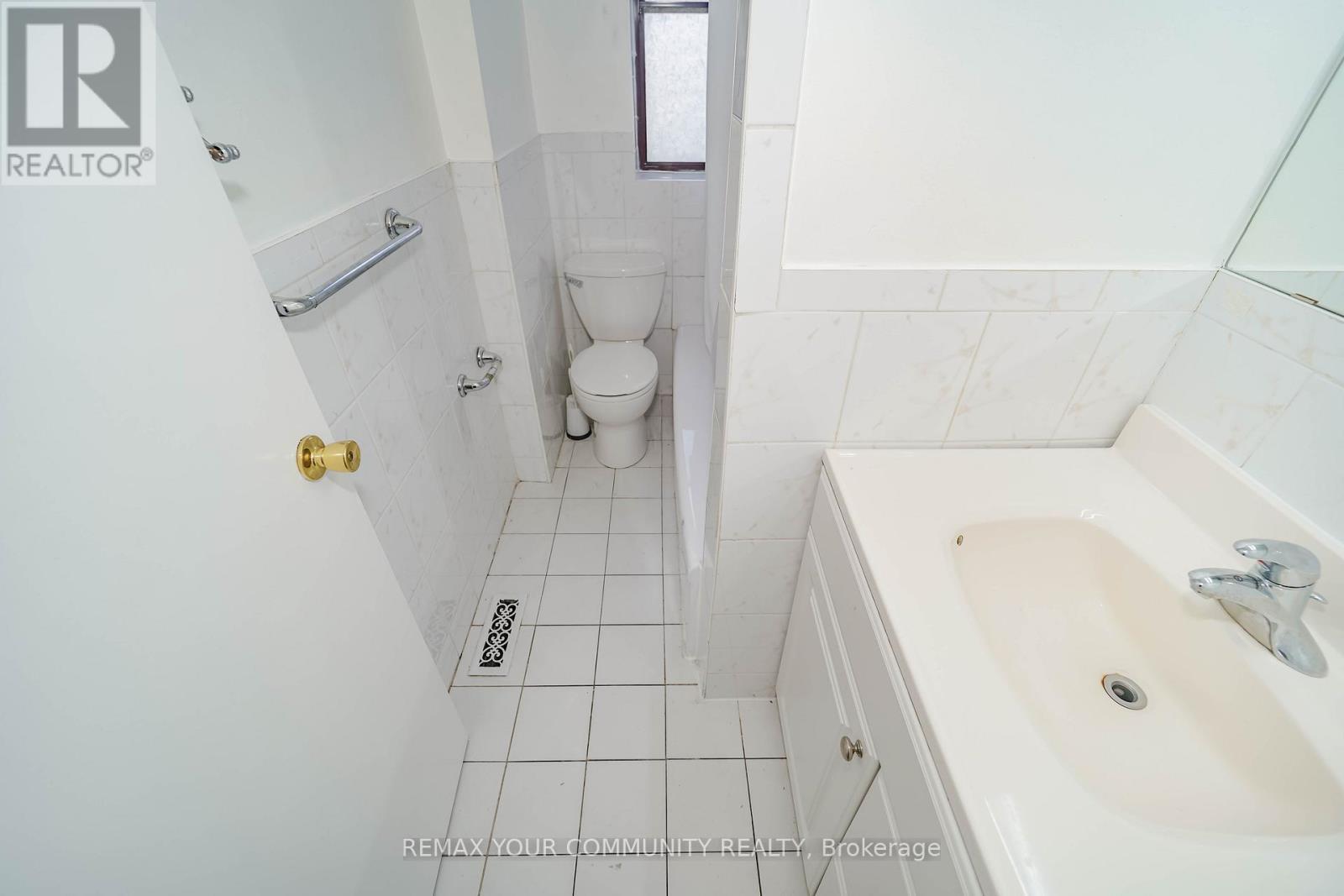 2 - 1378 Danforth Avenue S, Toronto, ON - Indoor Photo Showing Bathroom