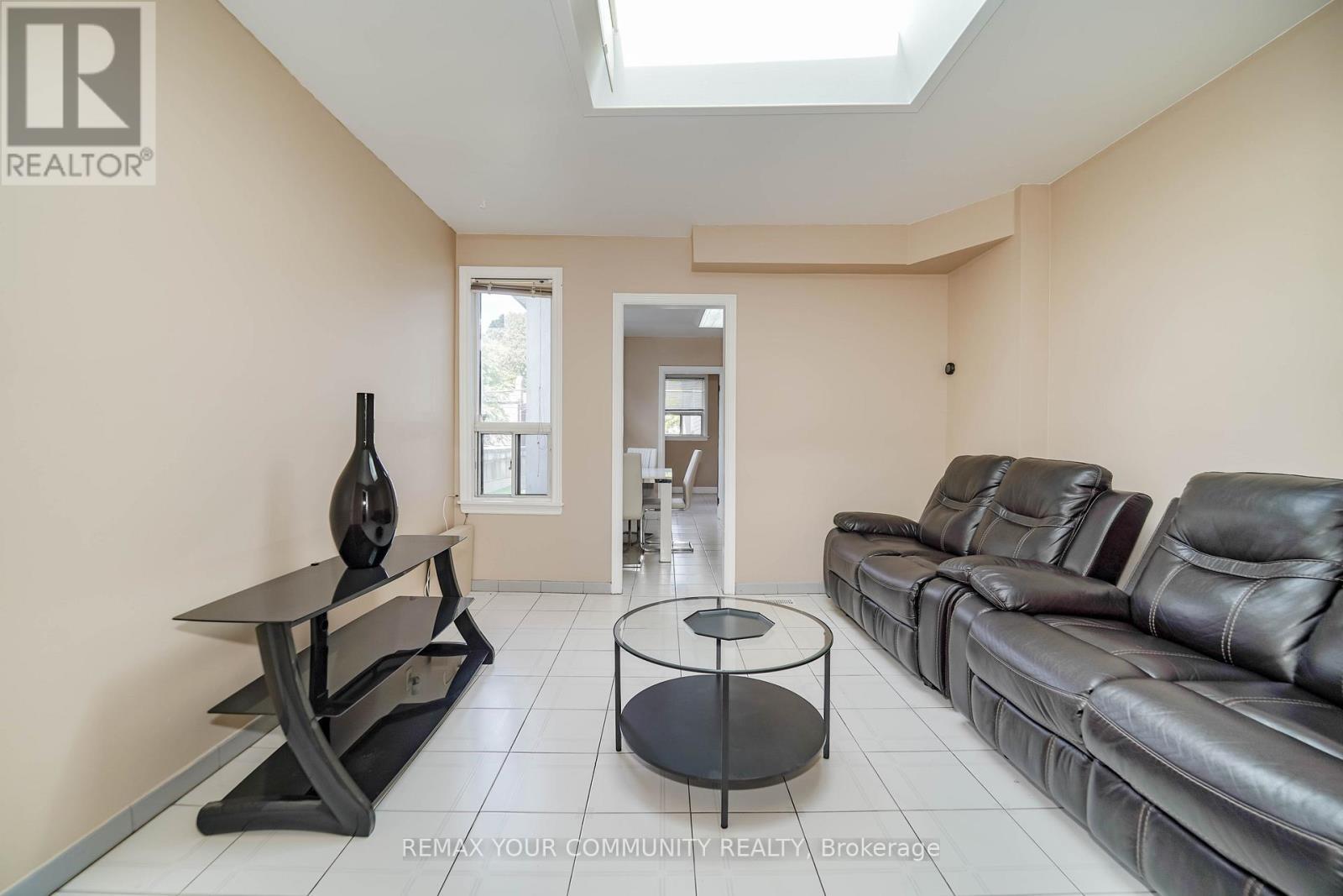 2 - 1378 Danforth Avenue S, Toronto, ON - Indoor