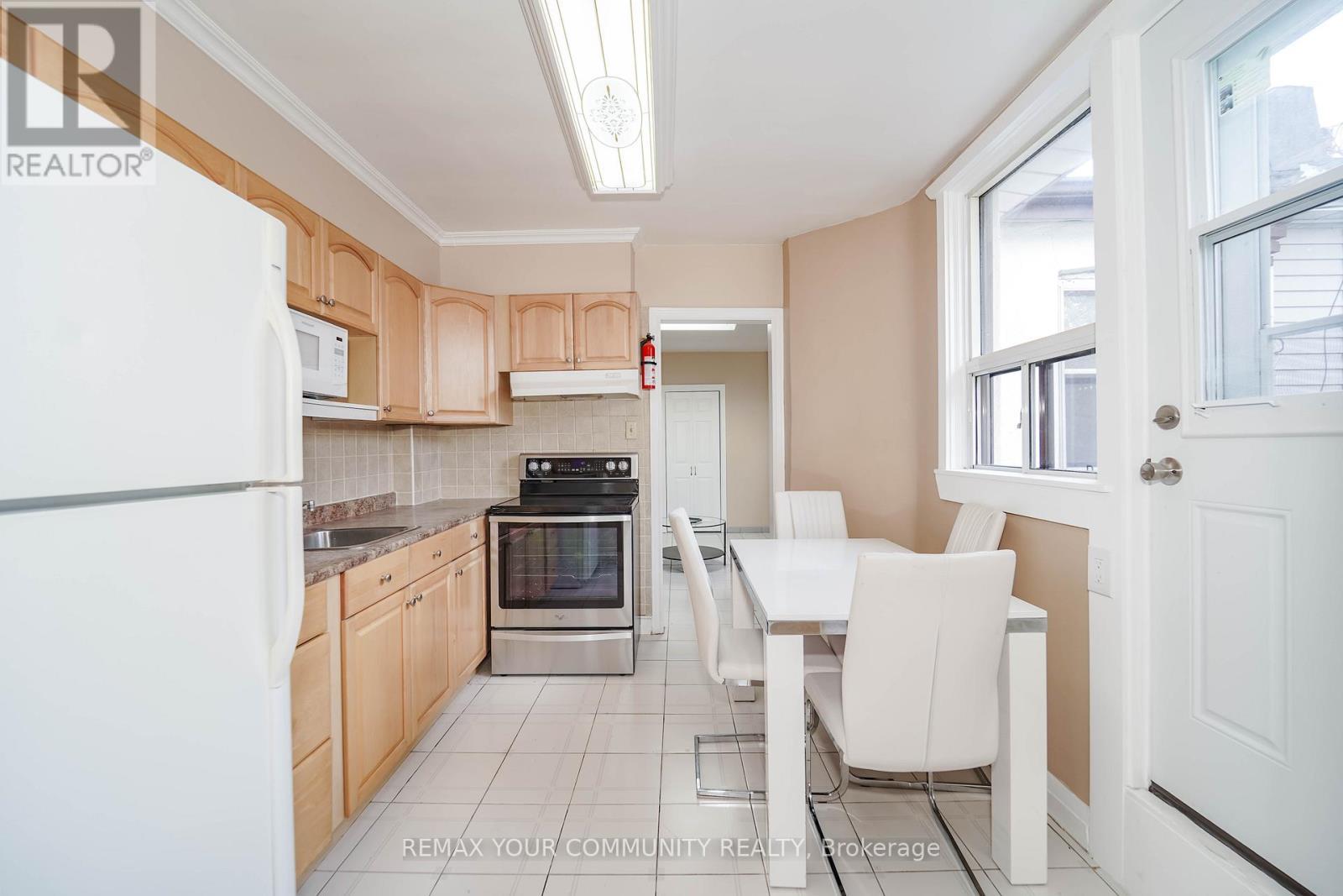 2 - 1378 Danforth Avenue S, Toronto, ON - Indoor Photo Showing Kitchen