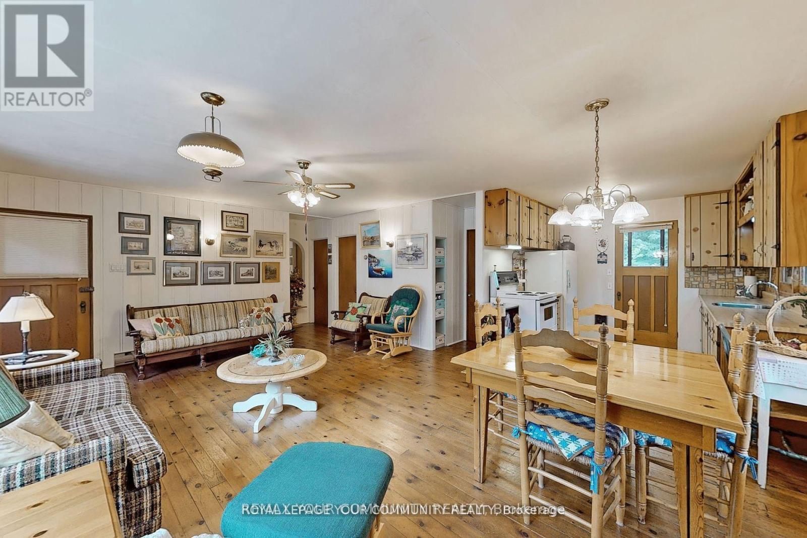 1207 Tiny Beaches Road S, Tiny, ON - Indoor Photo Showing Other Room