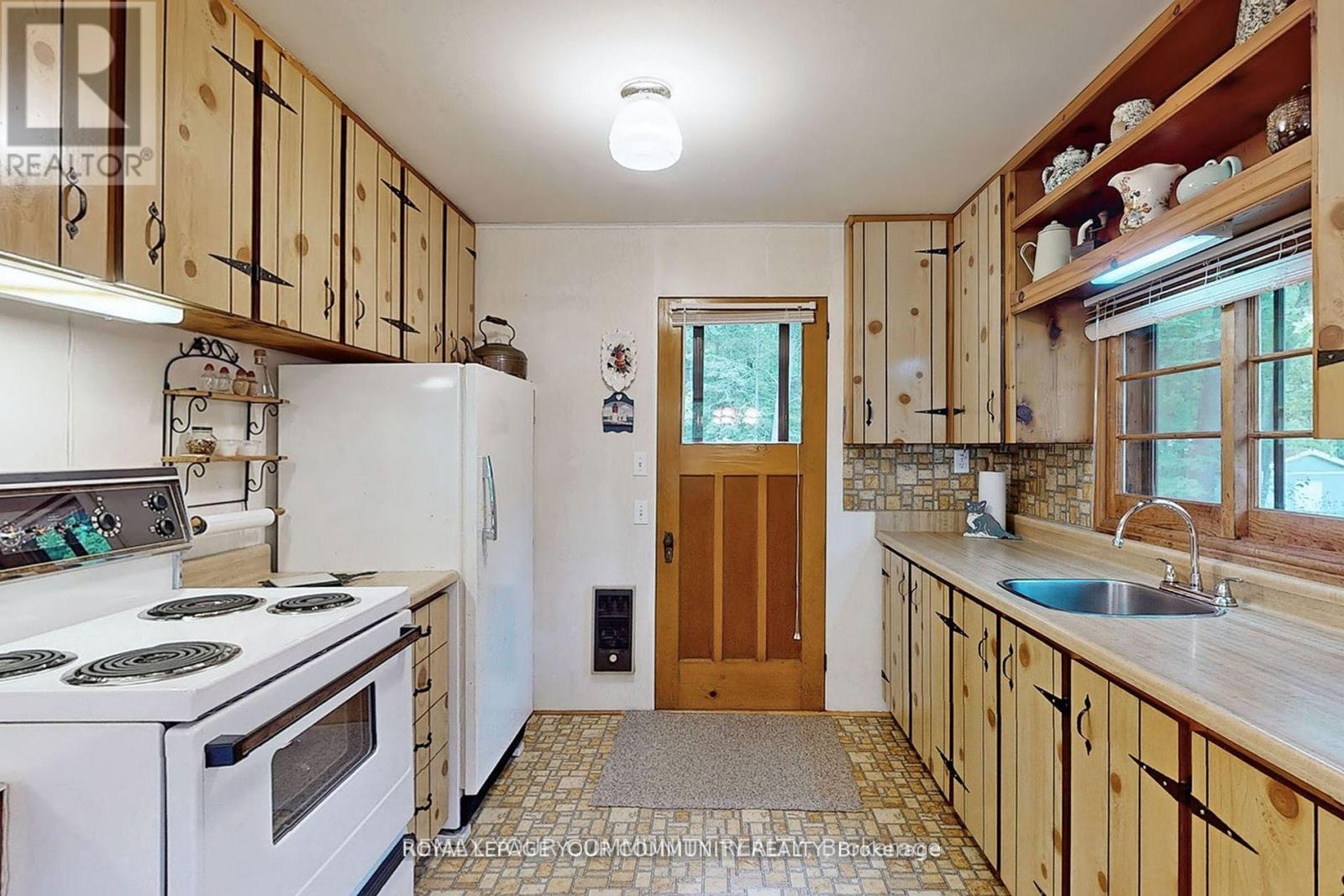 1207 Tiny Beaches Road S, Tiny, ON - Indoor Photo Showing Kitchen