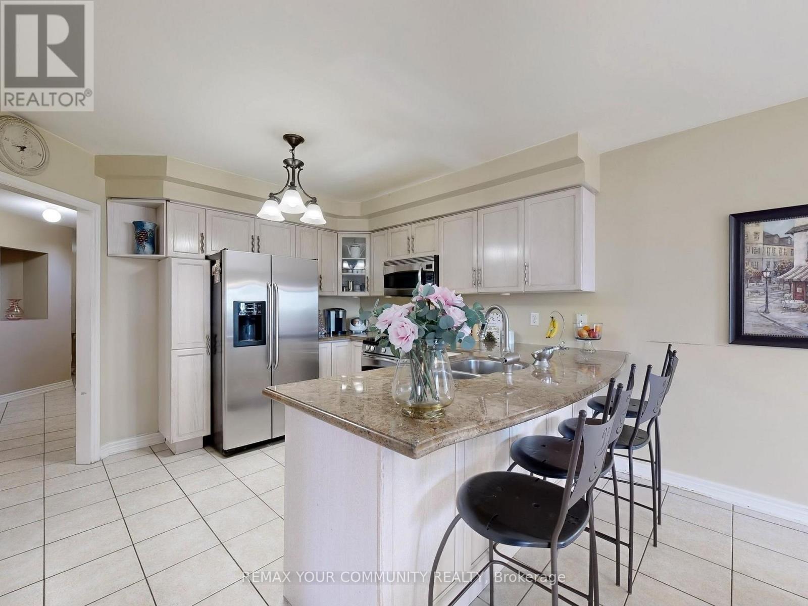 24 Cachet Hill Crescent, Vaughan, ON - Indoor Photo Showing Kitchen With Double Sink