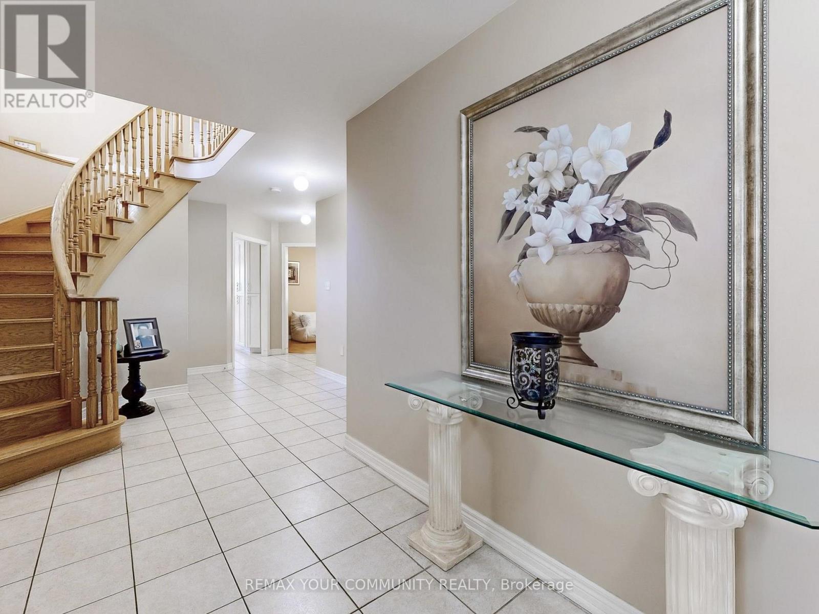 24 Cachet Hill Crescent, Vaughan, ON - Indoor Photo Showing Other Room