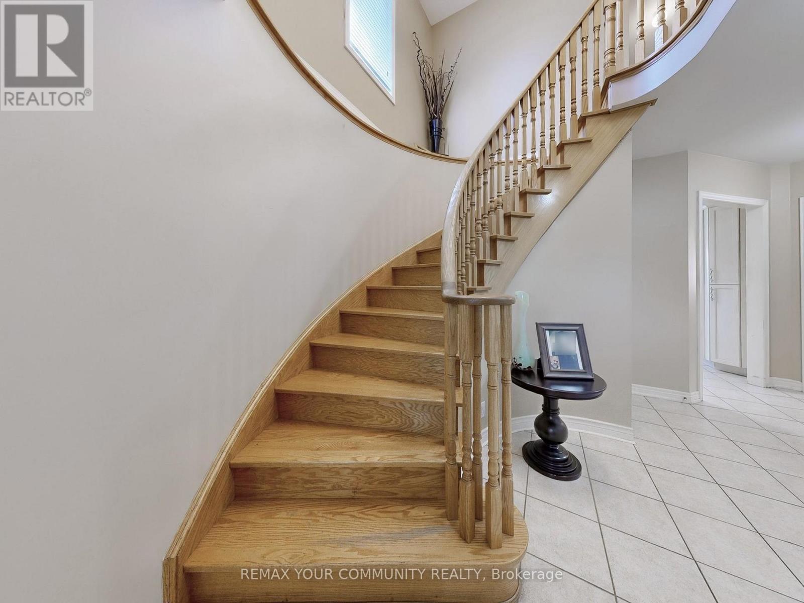 24 Cachet Hill Crescent, Vaughan, ON - Indoor Photo Showing Other Room