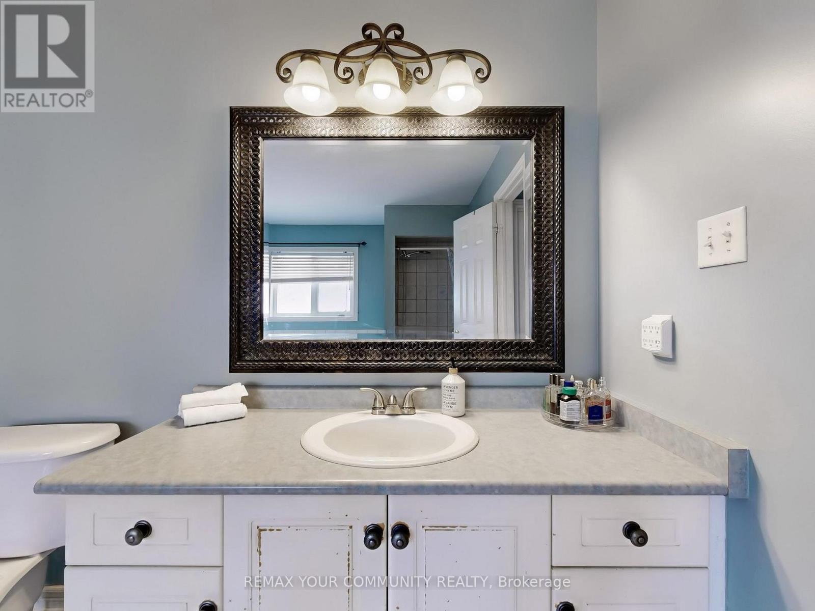 24 Cachet Hill Crescent, Vaughan, ON - Indoor Photo Showing Bathroom