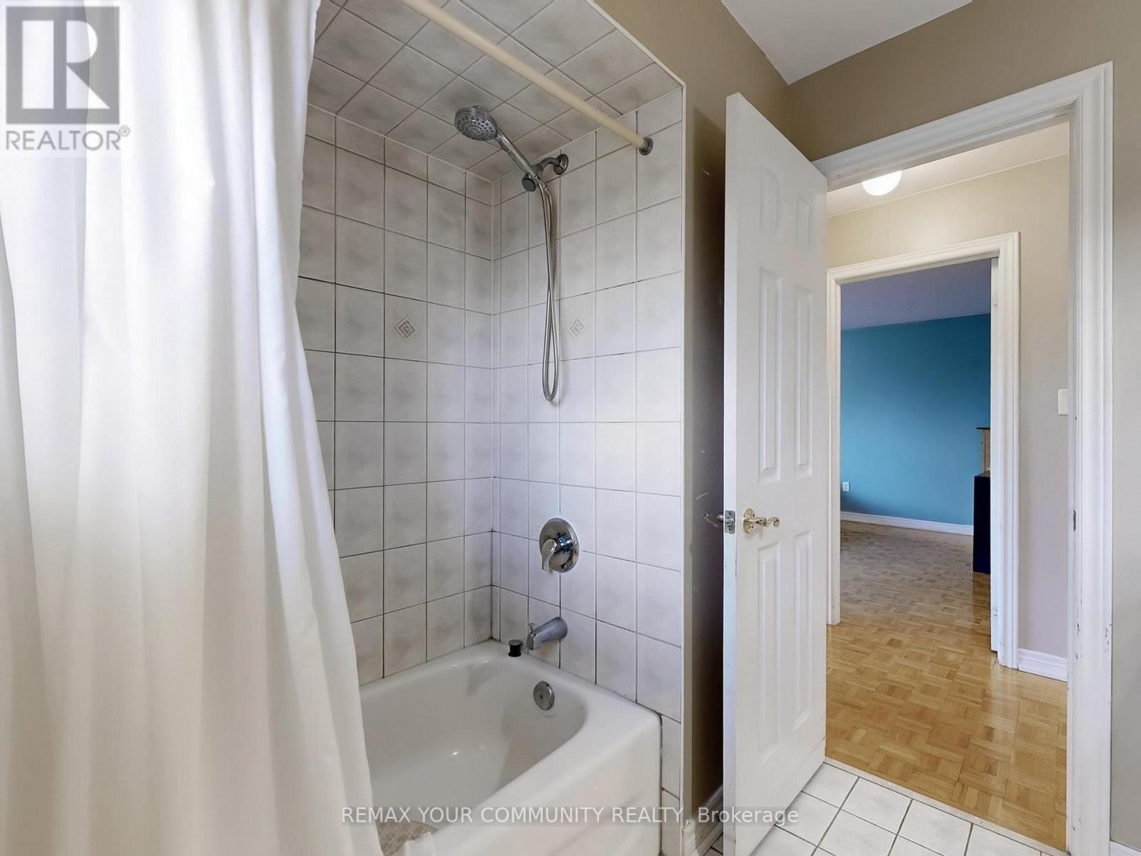 24 Cachet Hill Crescent, Vaughan, ON - Indoor Photo Showing Bathroom