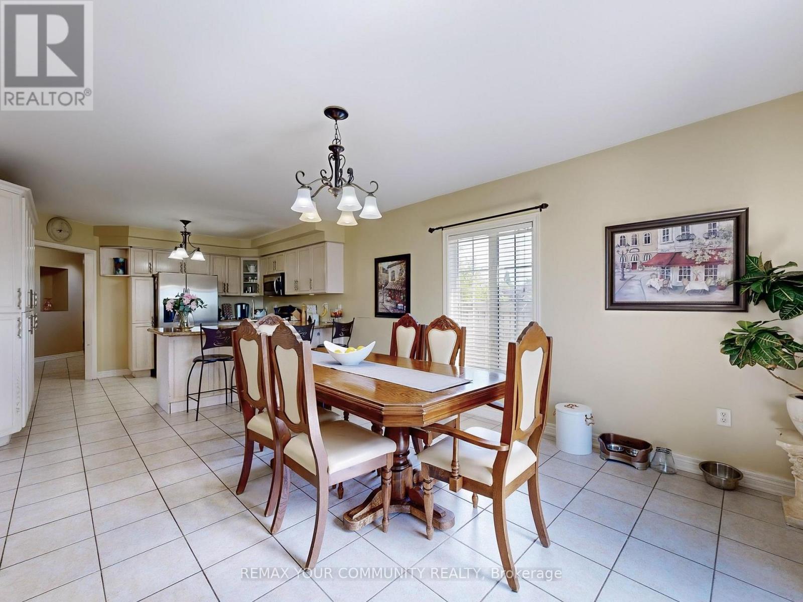 24 Cachet Hill Crescent, Vaughan, ON - Indoor Photo Showing Dining Room