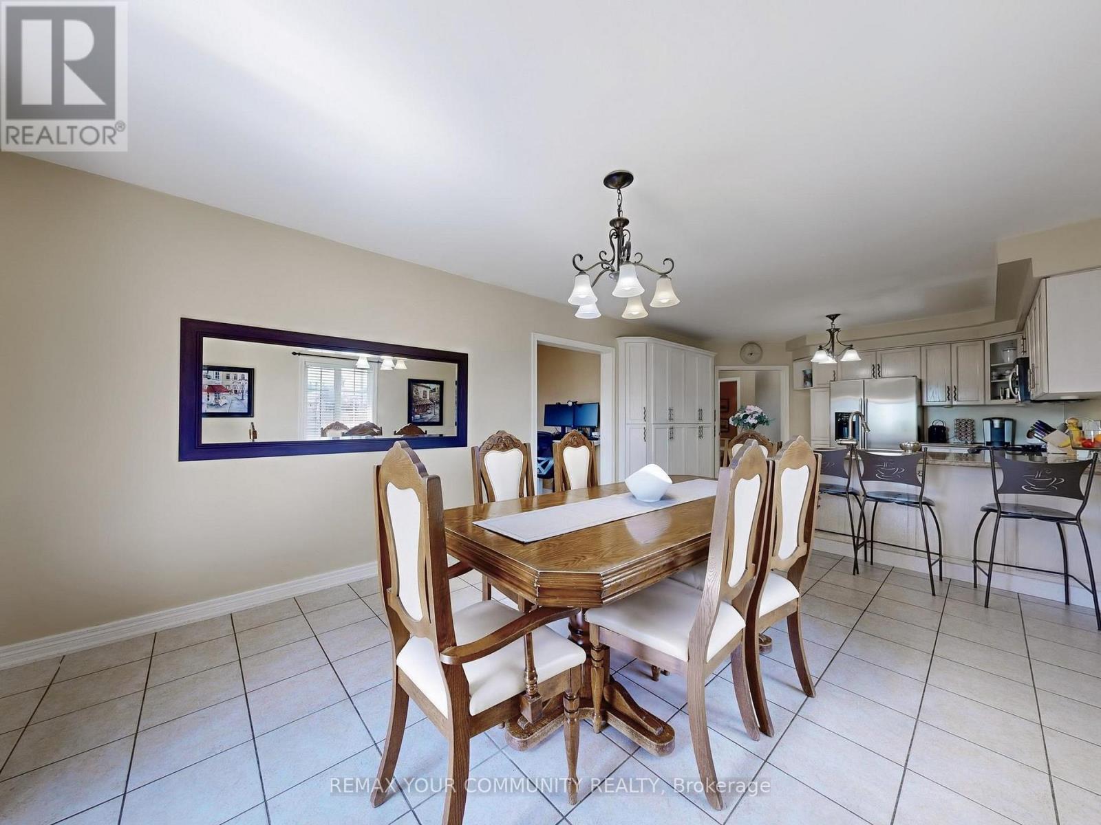 24 Cachet Hill Crescent, Vaughan, ON - Indoor Photo Showing Dining Room