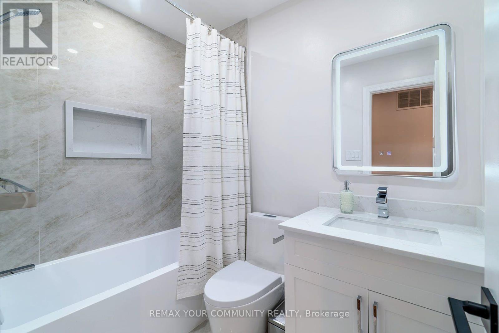 Newly Updated Upper Level Main Bathroom - 35 John Dexter Place, Markham, ON - Indoor Photo Showing Bathroom
