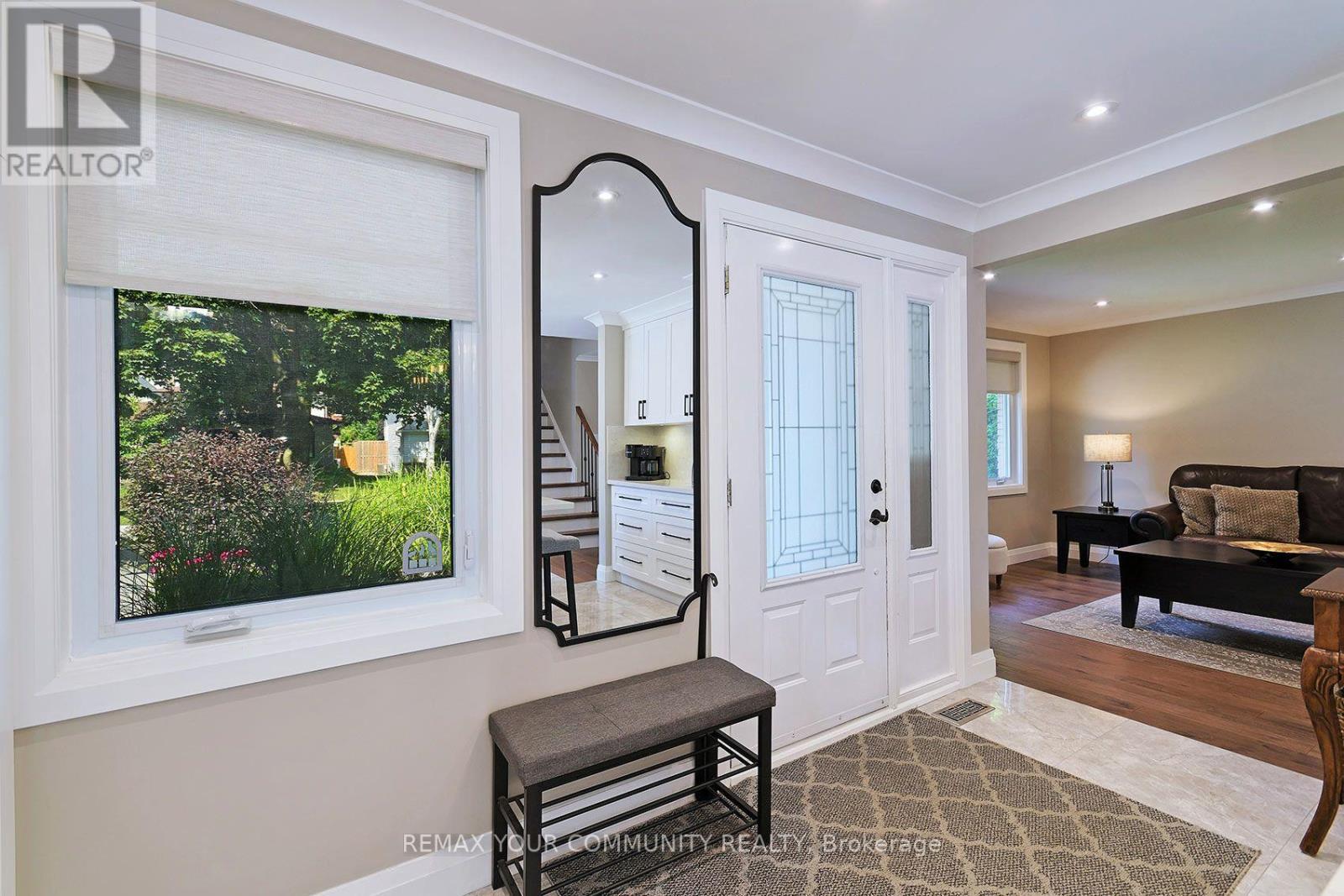 A Welcoming Foyer - 35 John Dexter Place, Markham, ON - Indoor