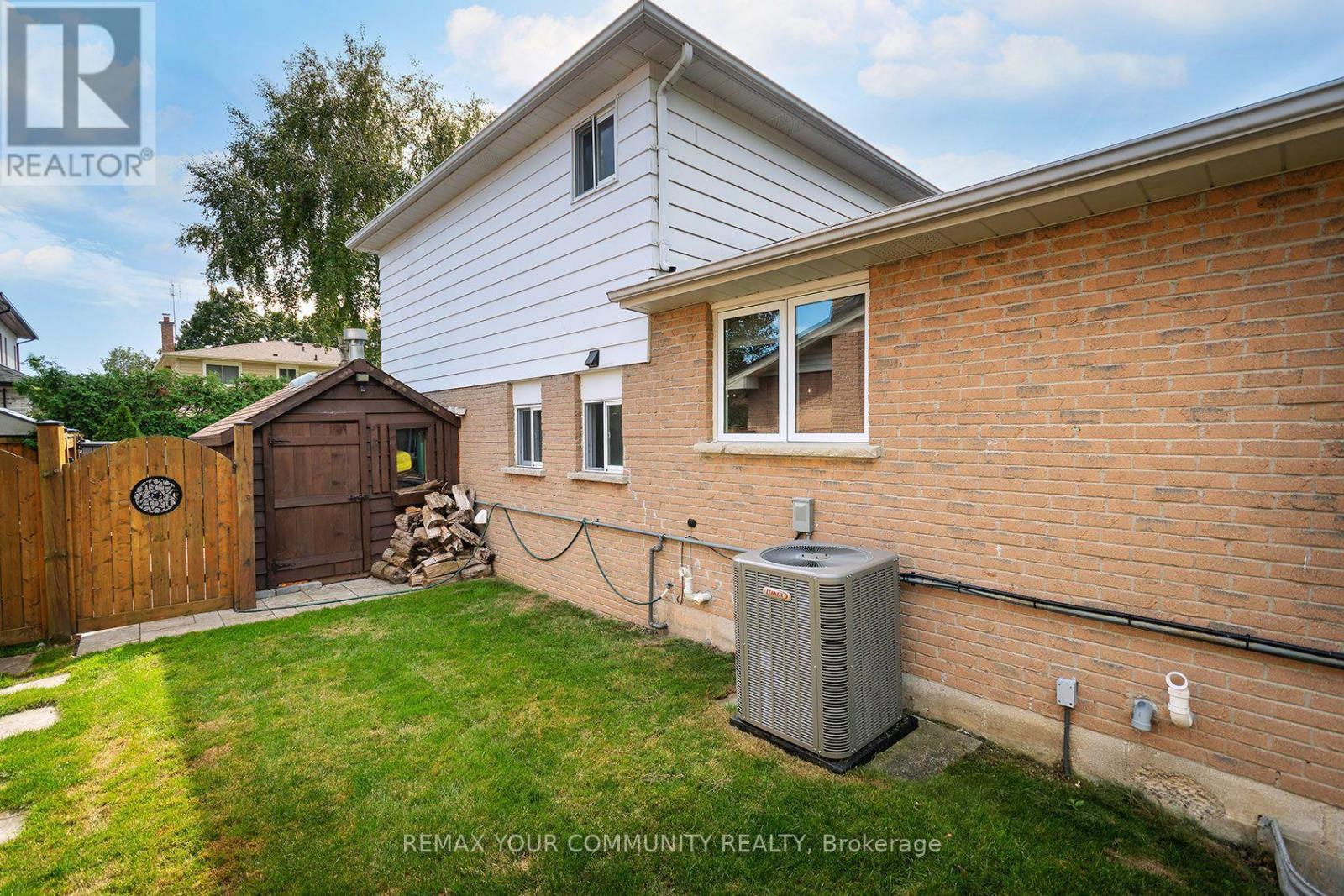 Wide Side-Yard - 35 John Dexter Place, Markham, ON - Outdoor With Exterior