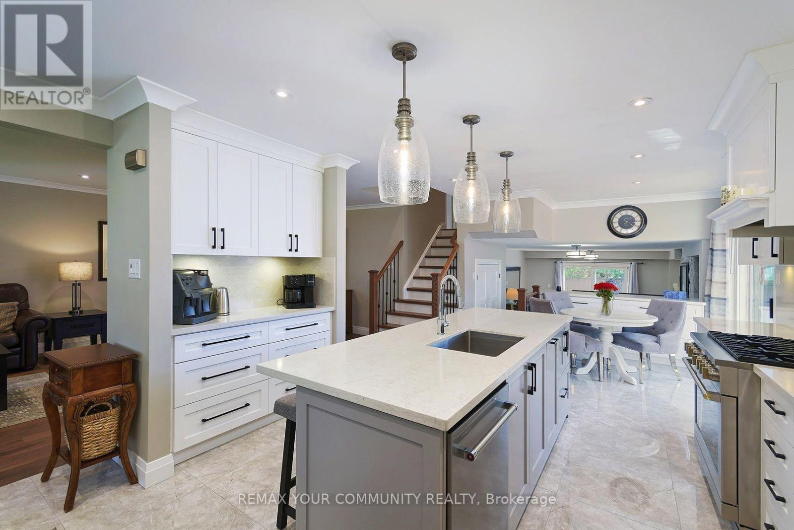 Contemporary Custom Cabinets - 35 John Dexter Place, Markham, ON - Indoor Photo Showing Kitchen With Upgraded Kitchen