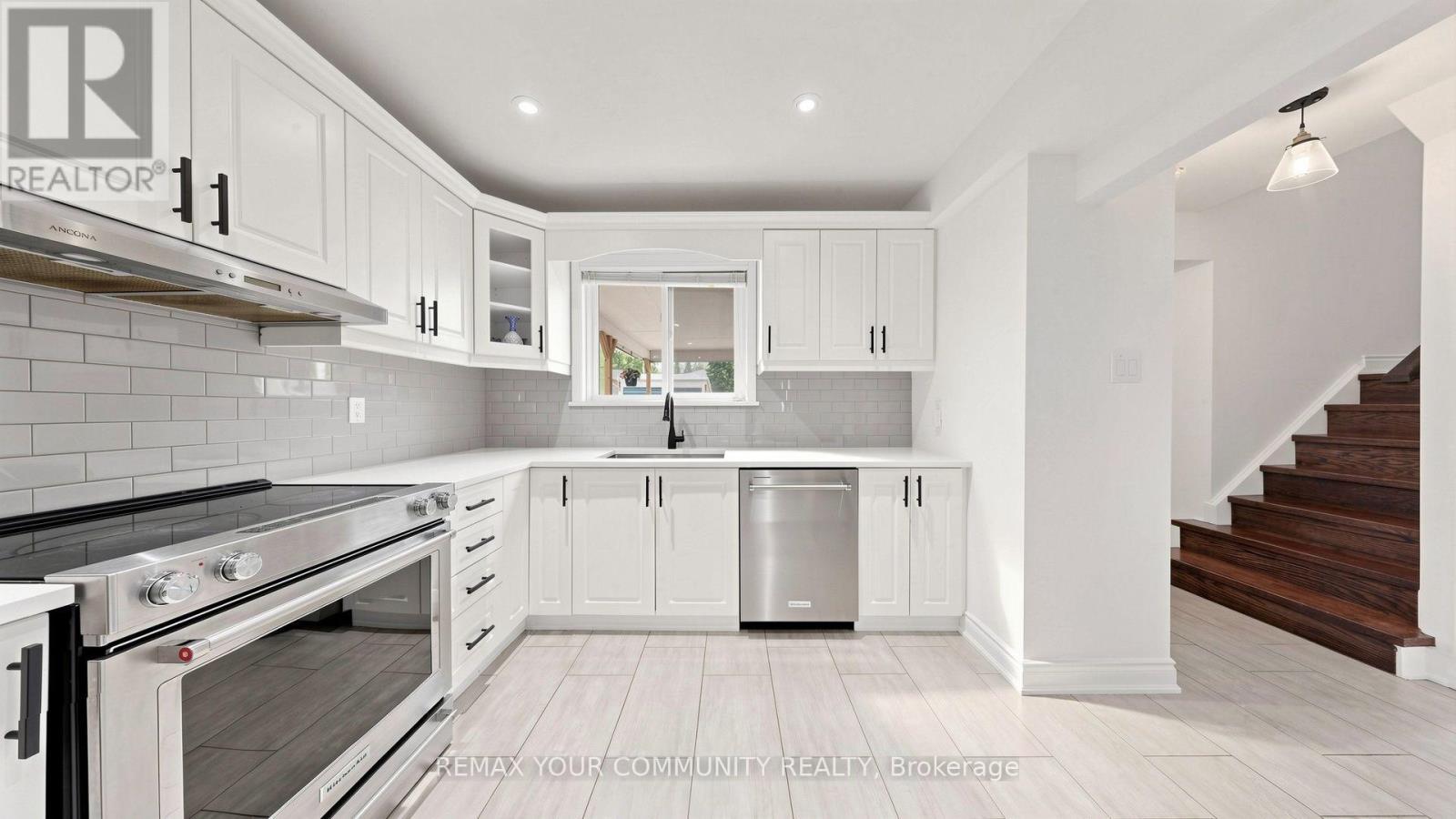 48 Crossbow Crescent, Toronto, ON - Indoor Photo Showing Kitchen