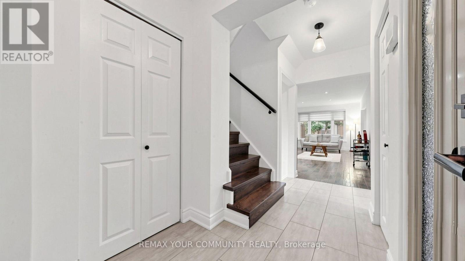 48 Crossbow Crescent, Toronto, ON - Indoor Photo Showing Other Room