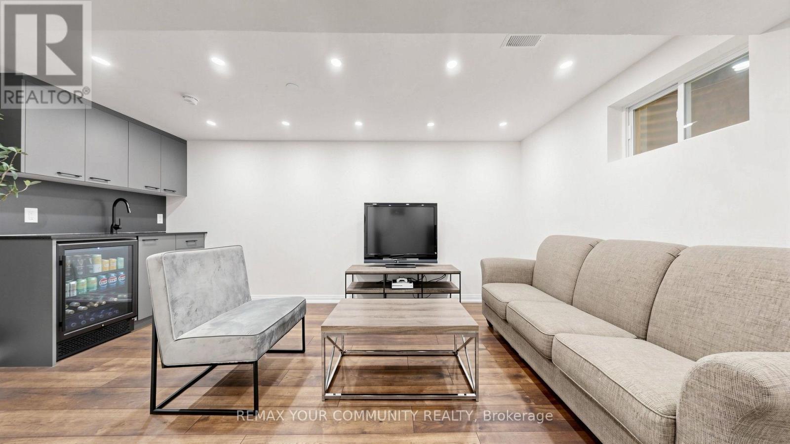 48 Crossbow Crescent, Toronto, ON - Indoor Photo Showing Other Room