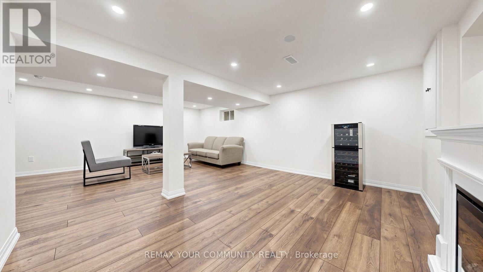 48 Crossbow Crescent, Toronto, ON - Indoor