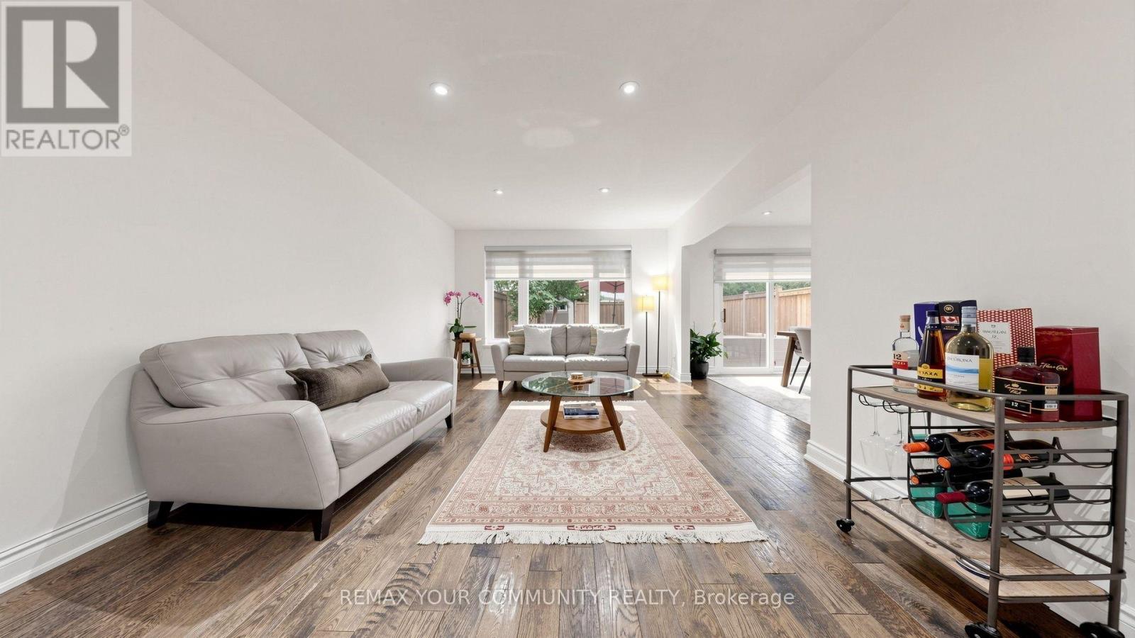 48 Crossbow Crescent, Toronto, ON - Indoor Photo Showing Living Room