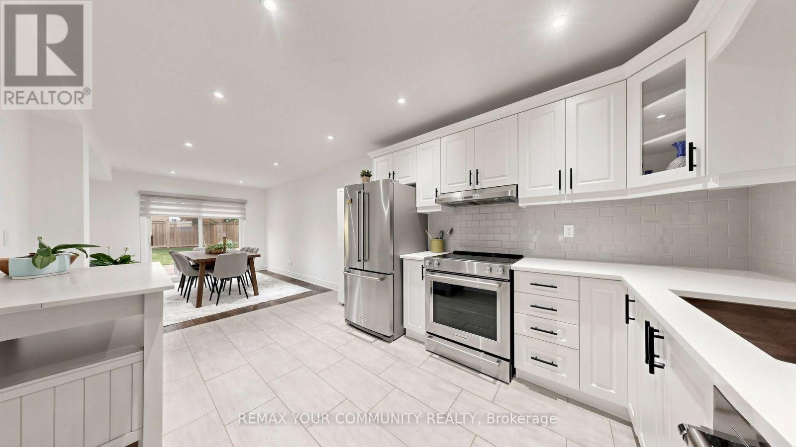 48 Crossbow Crescent, Toronto, ON - Indoor Photo Showing Kitchen