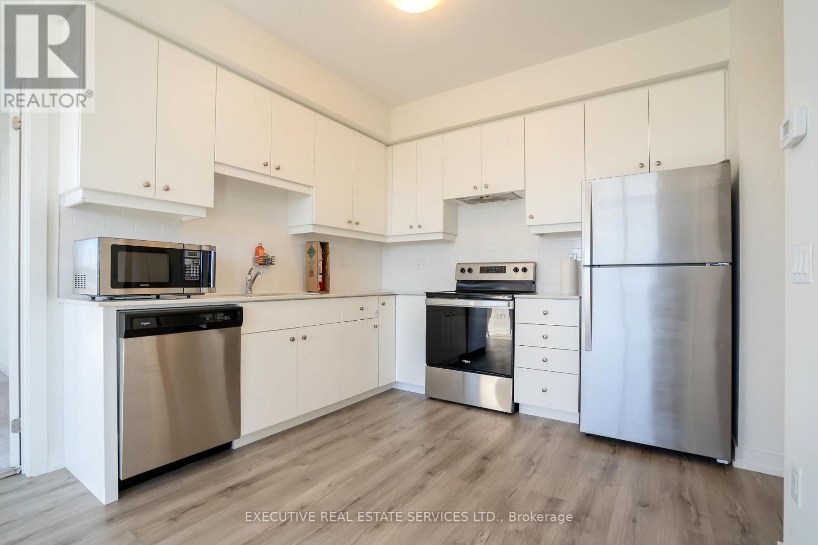 322 - 251 Northfield Drive E, Waterloo, ON - Indoor Photo Showing Kitchen