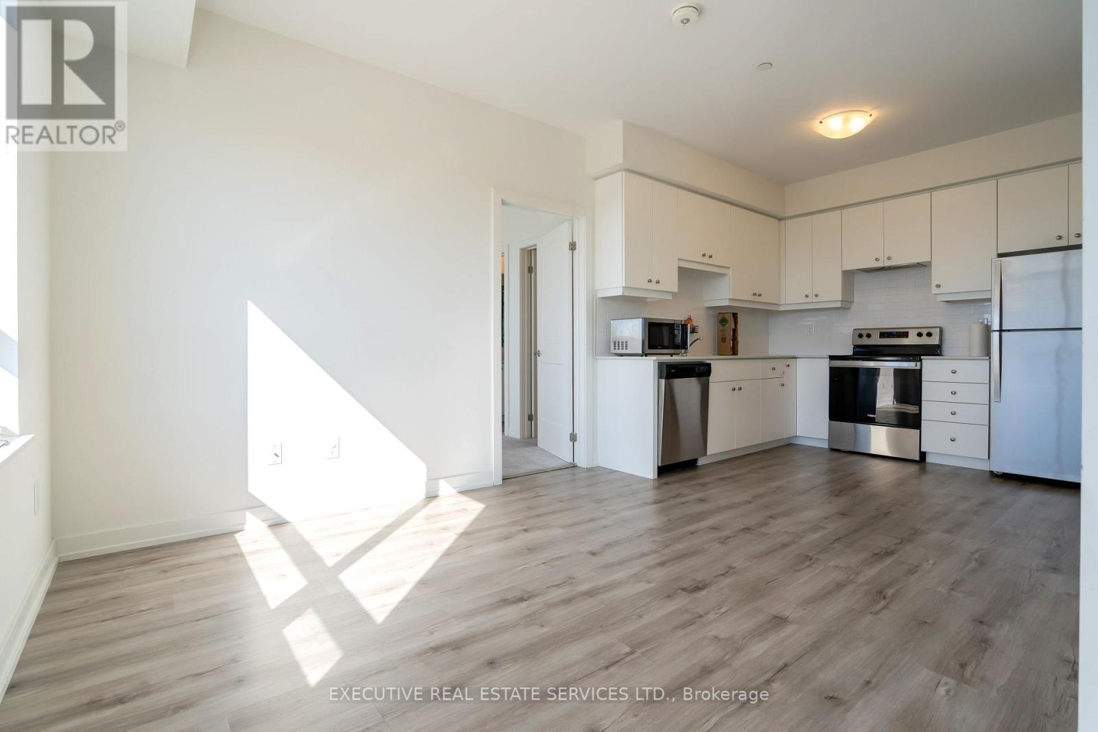 322 - 251 Northfield Drive E, Waterloo, ON - Indoor Photo Showing Kitchen