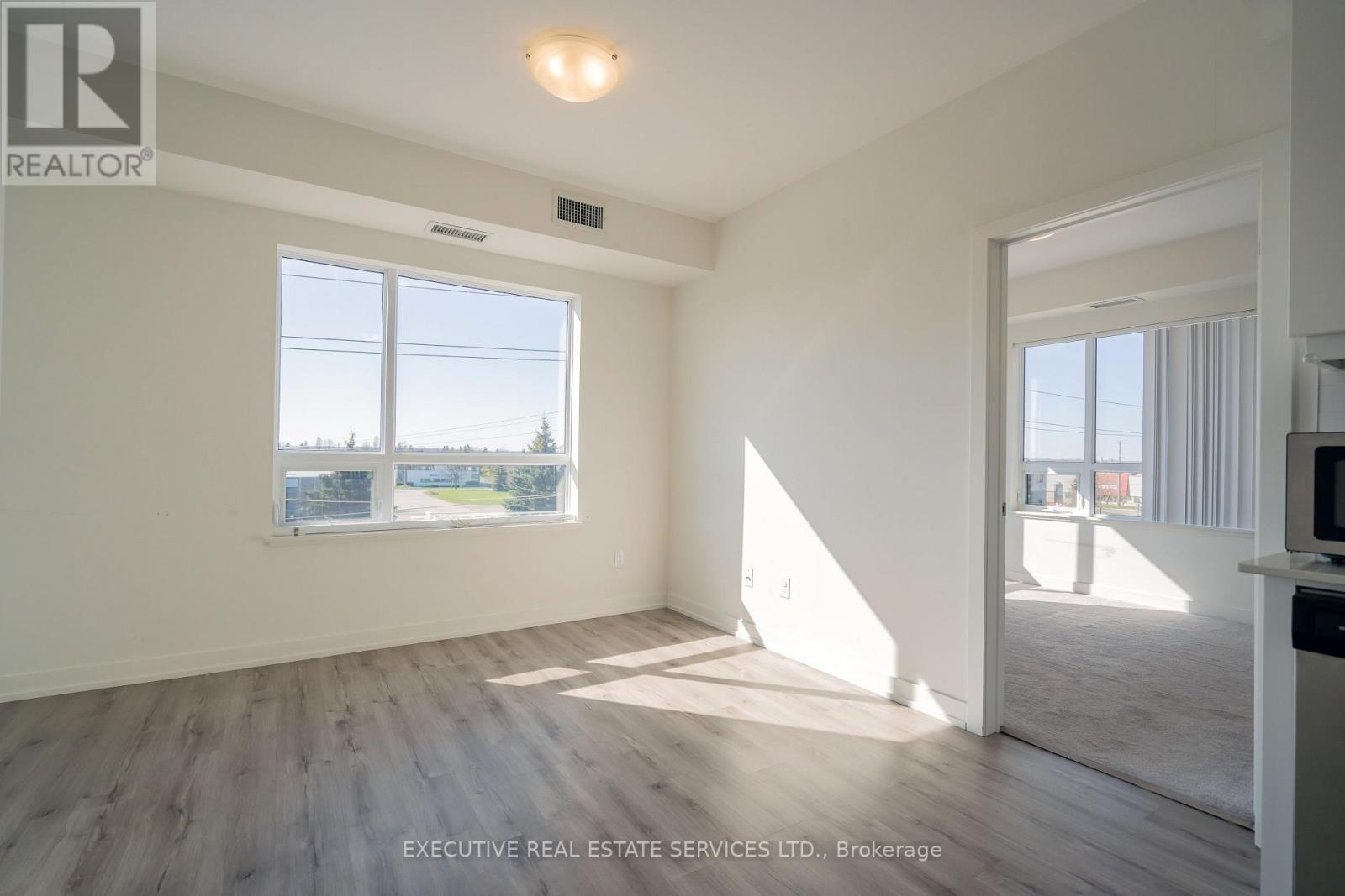 322 - 251 Northfield Drive E, Waterloo, ON - Indoor