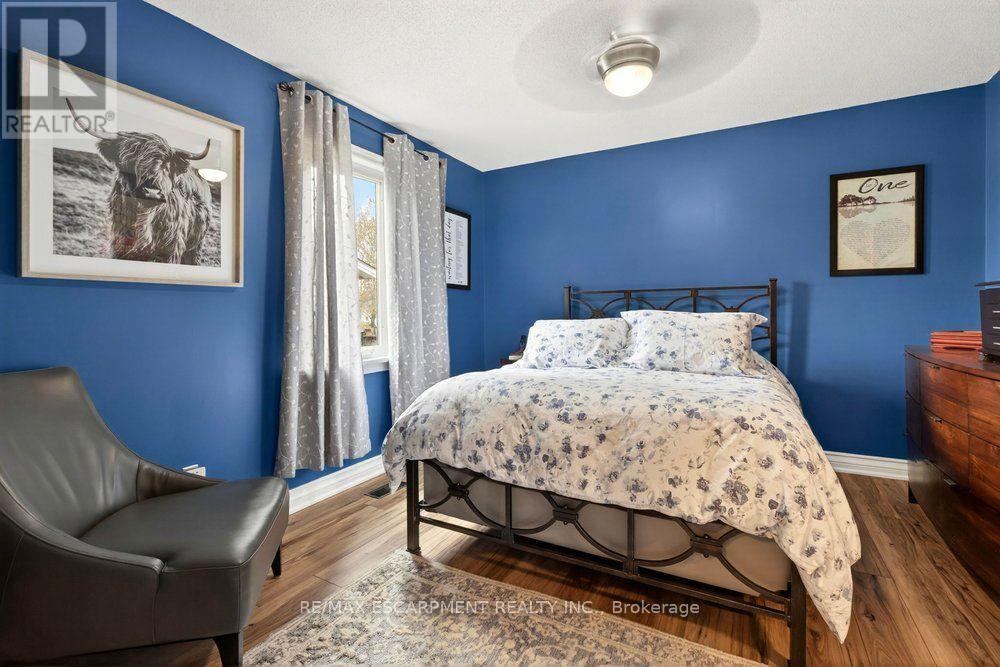328 East 19Th Street, Hamilton, ON - Indoor Photo Showing Bedroom