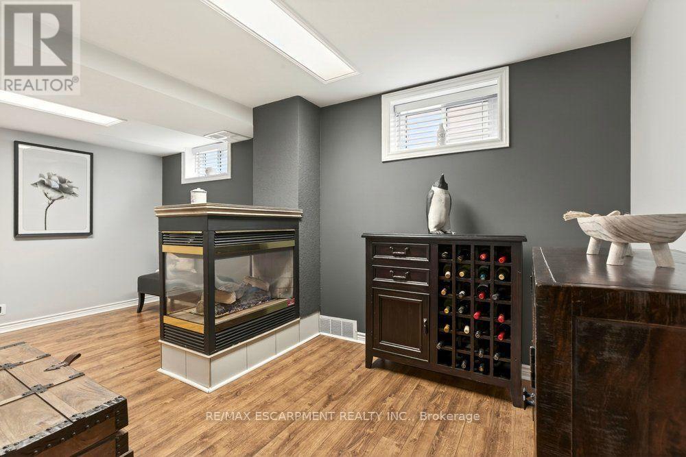 328 East 19Th Street, Hamilton, ON - Indoor Photo Showing Other Room With Fireplace