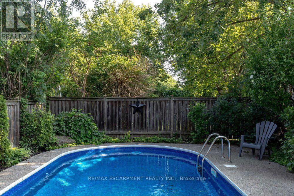 328 East 19Th Street, Hamilton, ON - Outdoor With In Ground Pool With Backyard