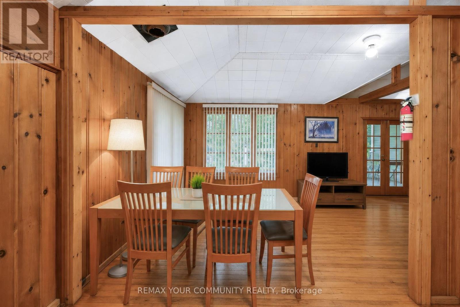 341 Tiny Beaches Road N, Tiny, ON - Indoor Photo Showing Dining Room