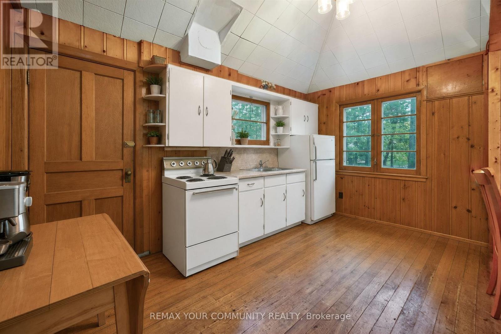 341 Tiny Beaches Road N, Tiny, ON - Indoor Photo Showing Kitchen