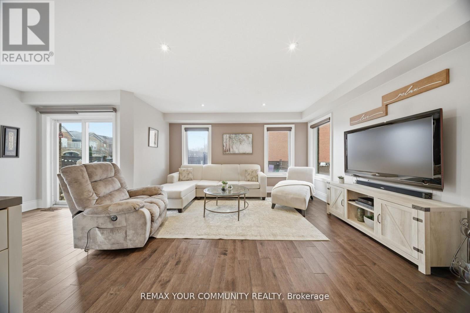 68 Goyo Gate, Vaughan, ON - Indoor Photo Showing Living Room