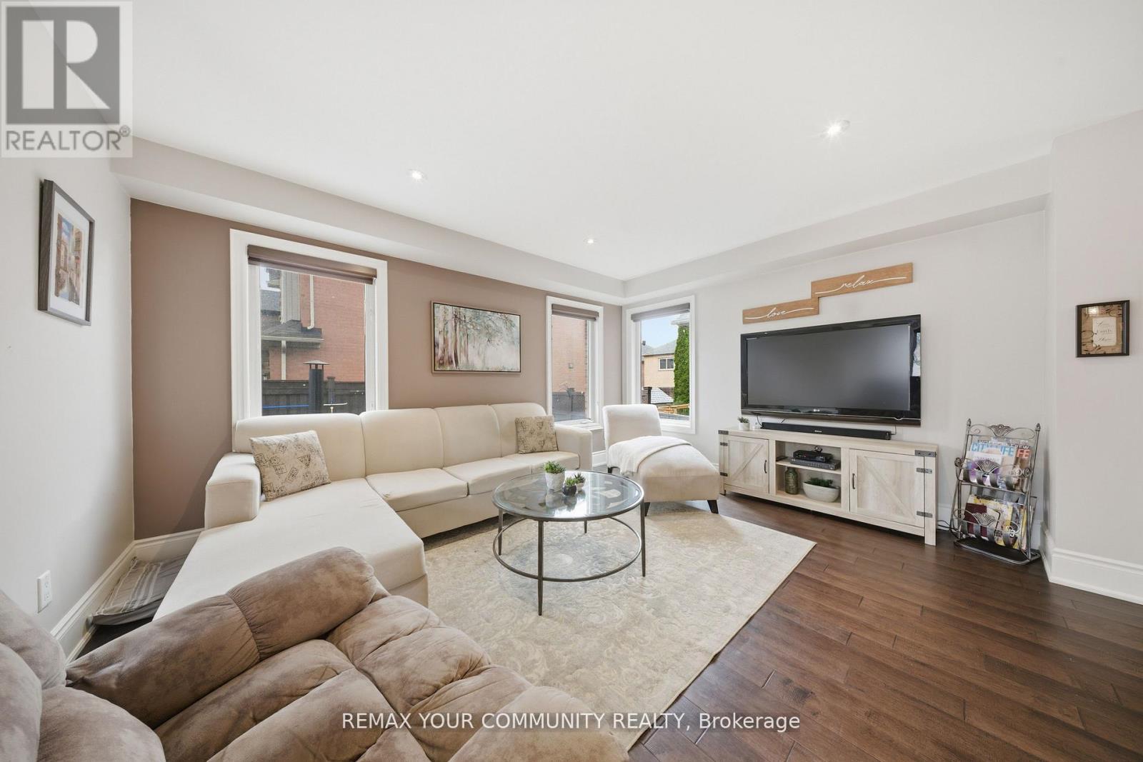 68 Goyo Gate, Vaughan, ON - Indoor Photo Showing Living Room