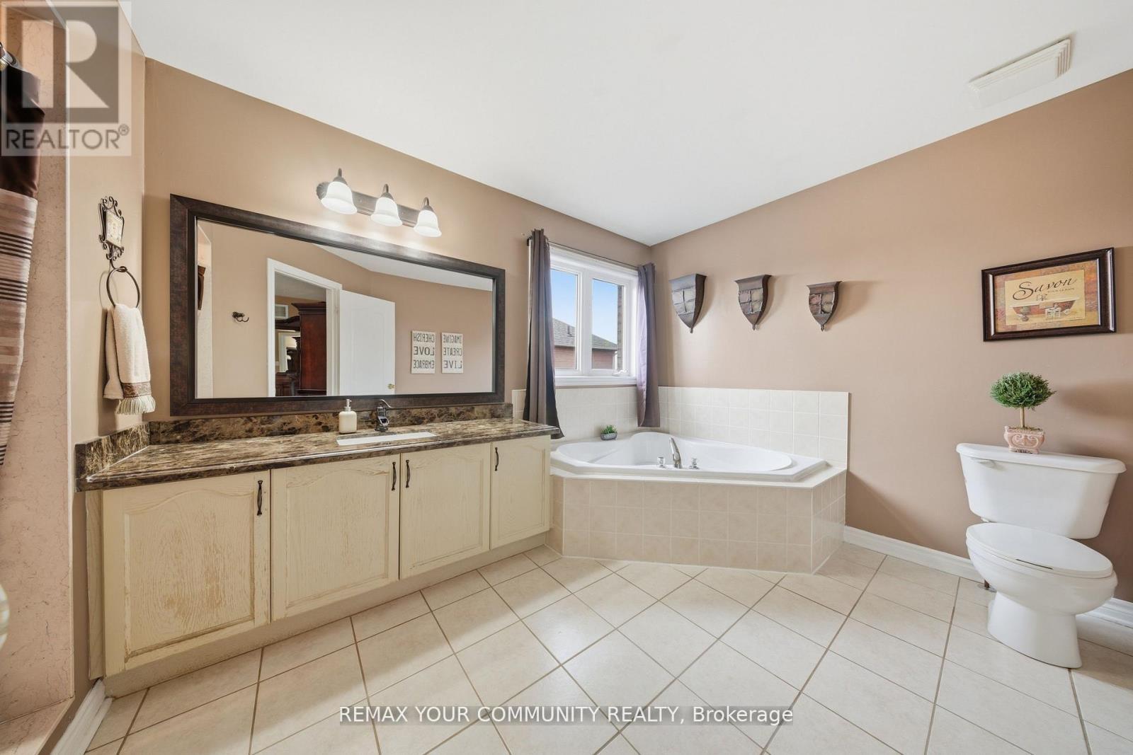 68 Goyo Gate, Vaughan, ON - Indoor Photo Showing Bathroom