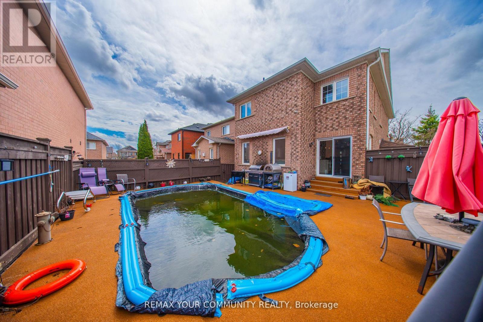 68 Goyo Gate, Vaughan, ON - Outdoor With In Ground Pool With Exterior