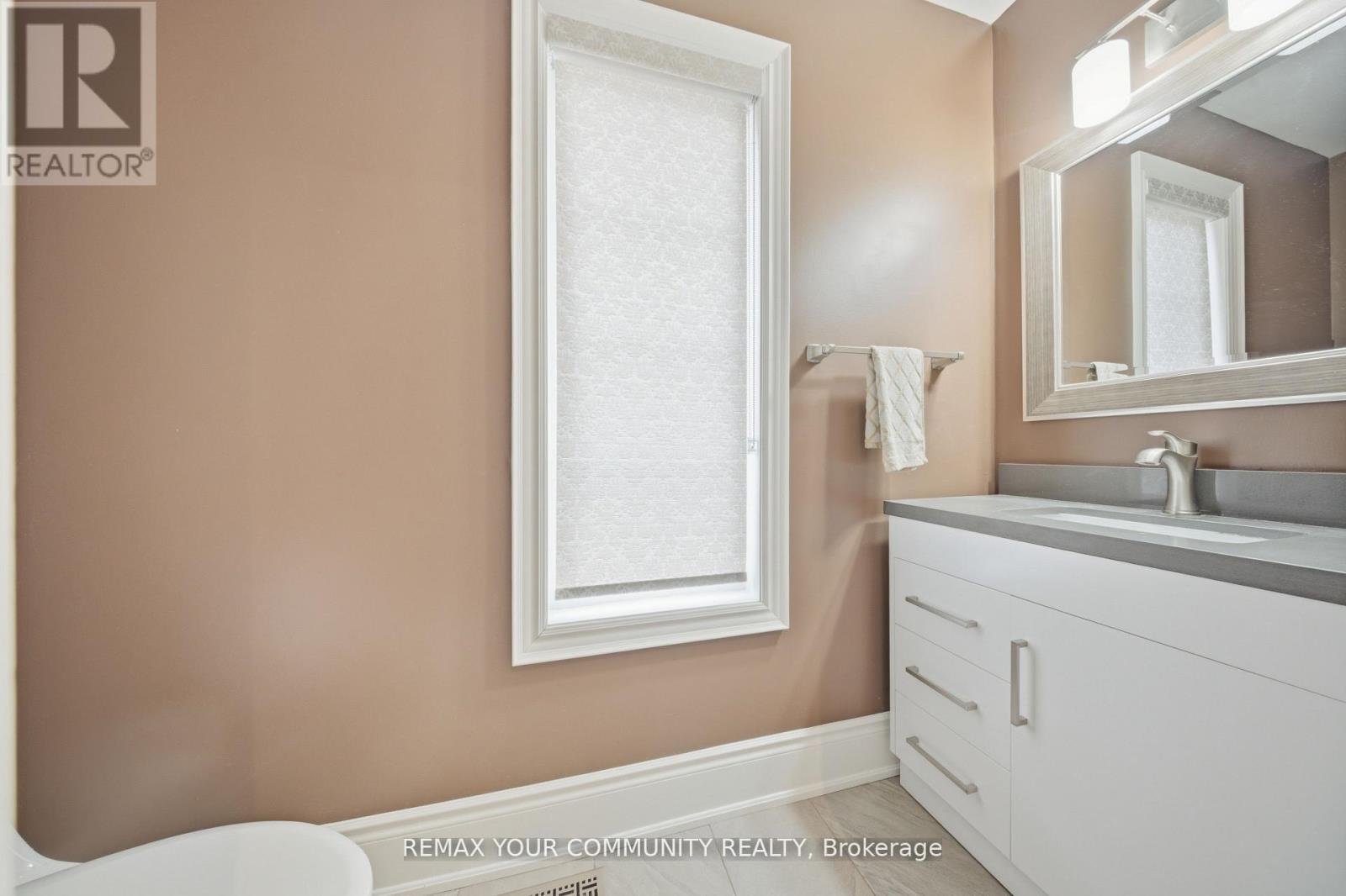 68 Goyo Gate, Vaughan, ON - Indoor Photo Showing Bathroom
