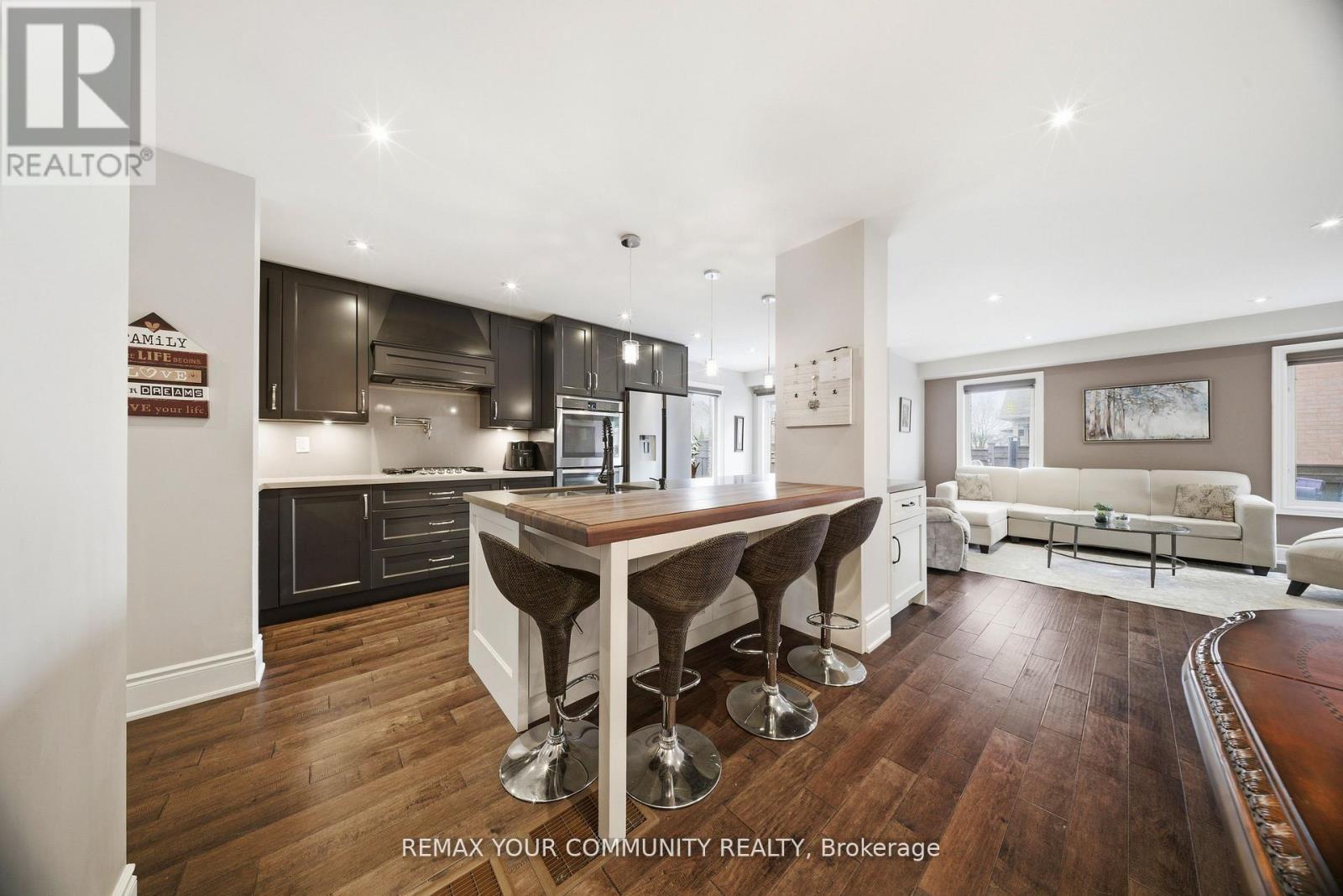 68 Goyo Gate, Vaughan, ON - Indoor Photo Showing Kitchen With Upgraded Kitchen