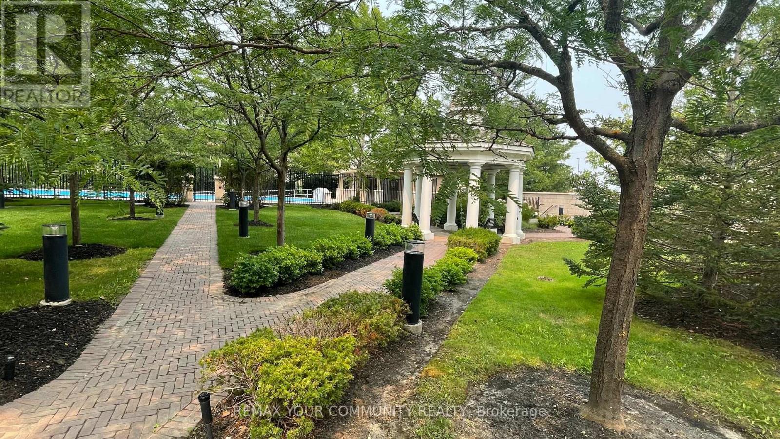 222 - 111 Civic Square Gate, Aurora, ON - Outdoor