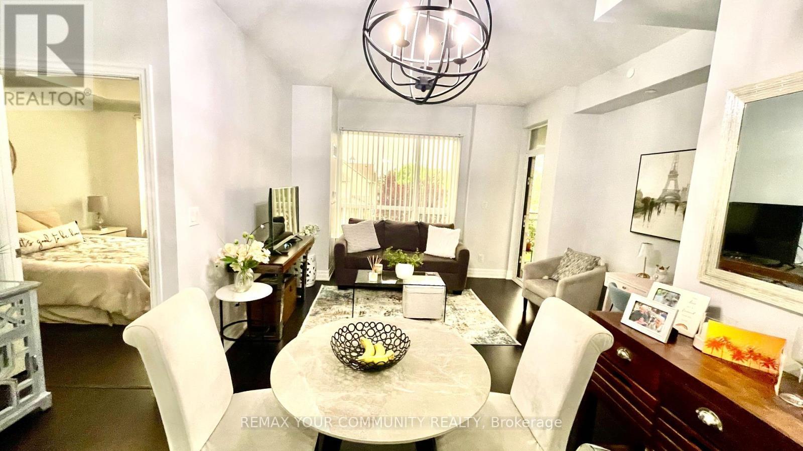 222 - 111 Civic Square Gate, Aurora, ON - Indoor Photo Showing Dining Room