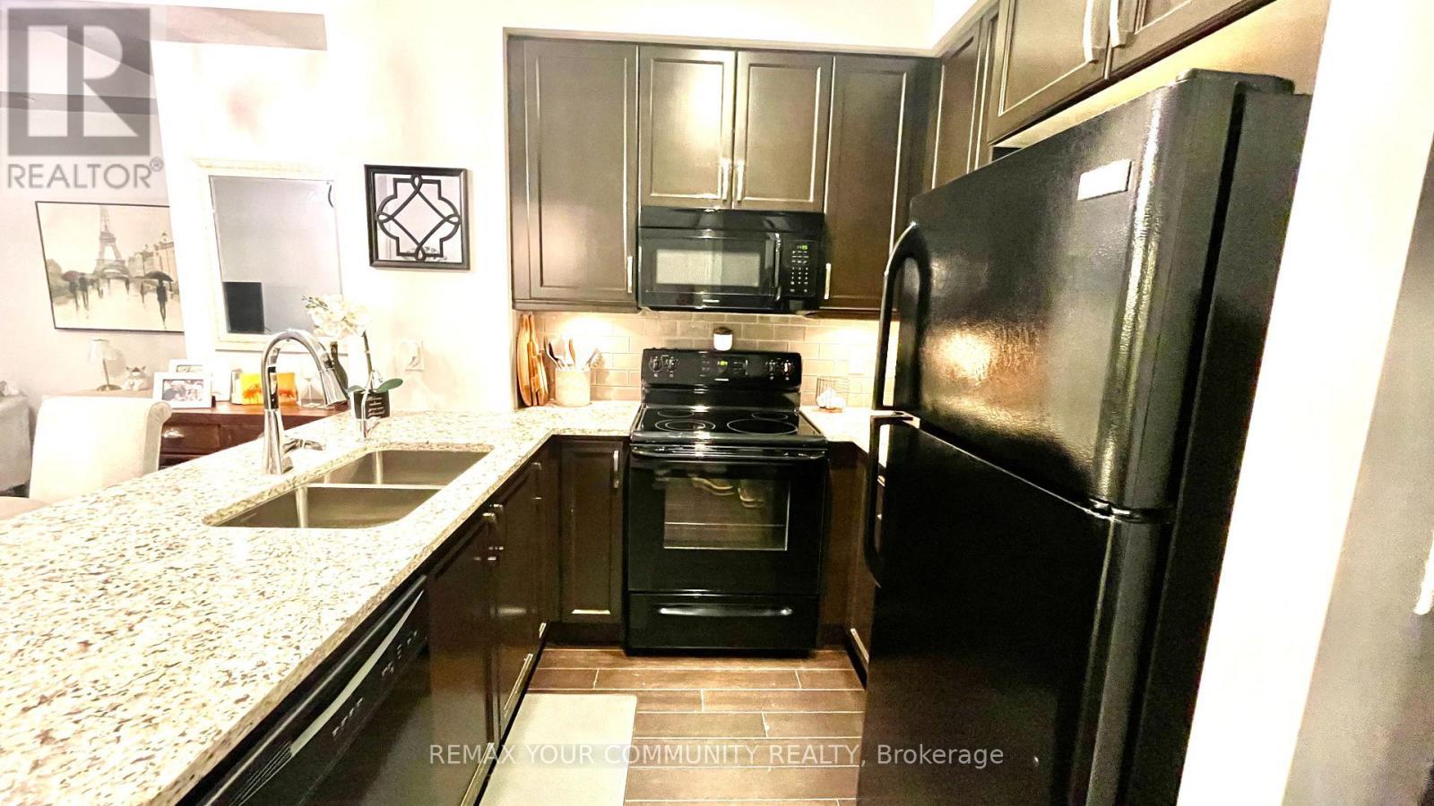 222 - 111 Civic Square Gate, Aurora, ON - Indoor Photo Showing Kitchen With Double Sink