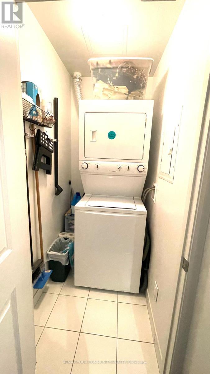 222 - 111 Civic Square Gate, Aurora, ON - Indoor Photo Showing Laundry Room